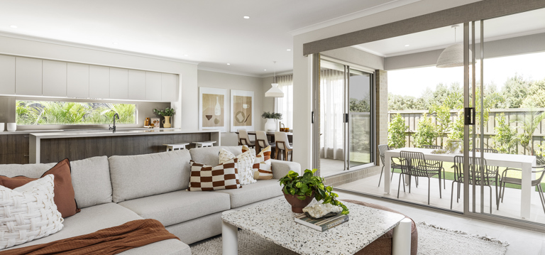 UEBG609419 D FIVE.2 Heroes 019